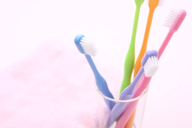 glass-toothbrush